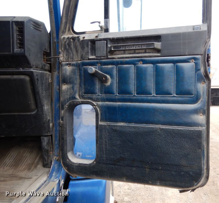 image for item JI9351 1989 Freightliner FLD 120  semi truck