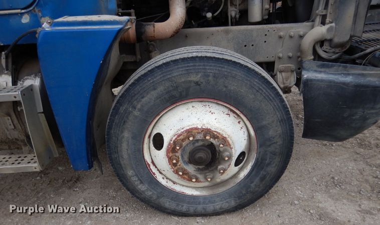 image for item JI9351 1989 Freightliner FLD 120  semi truck