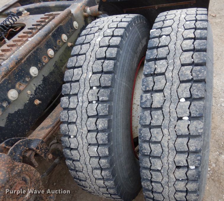 image for item JI9351 1989 Freightliner FLD 120  semi truck