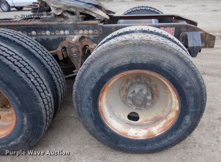 image for item JI9351 1989 Freightliner FLD 120  semi truck