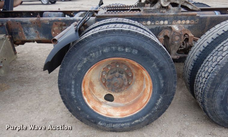 image for item JI9351 1989 Freightliner FLD 120  semi truck