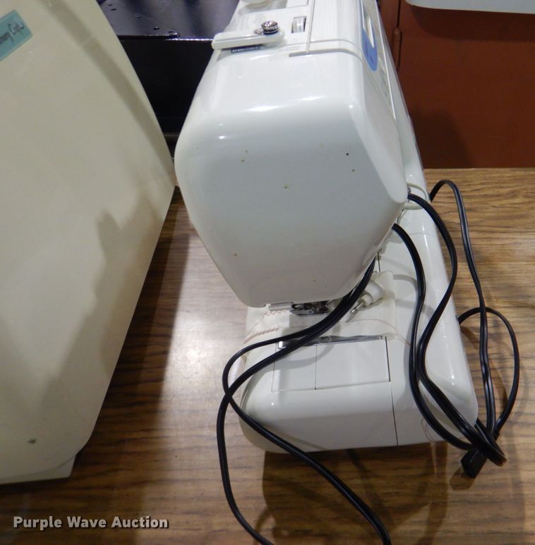 image for item JS9240 (5) Memory craft sewing machines