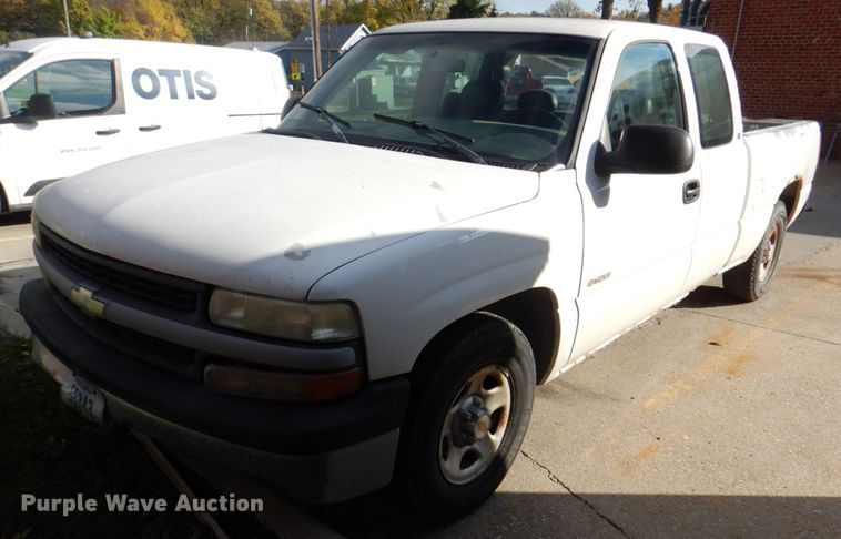 image for item JS9295 2000 Chevrolet Silverado 1500  Ext. Cab pickup truck
