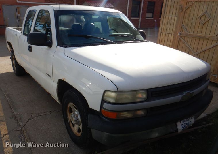 image for item JS9295 2000 Chevrolet Silverado 1500  Ext. Cab pickup truck
