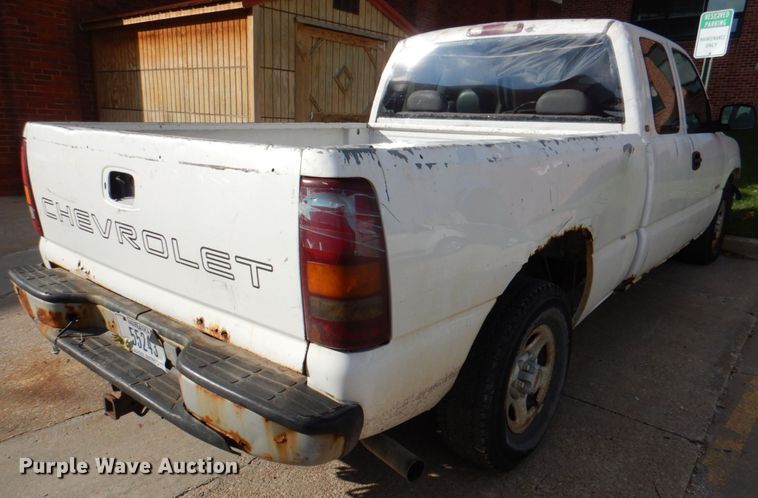 image for item JS9295 2000 Chevrolet Silverado 1500  Ext. Cab pickup truck