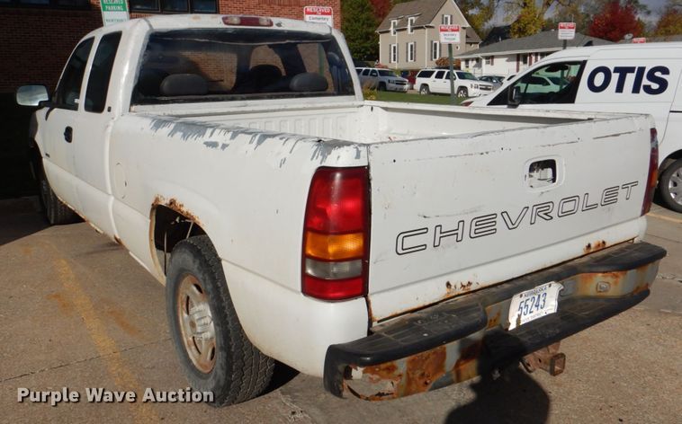 image for item JS9295 2000 Chevrolet Silverado 1500  Ext. Cab pickup truck
