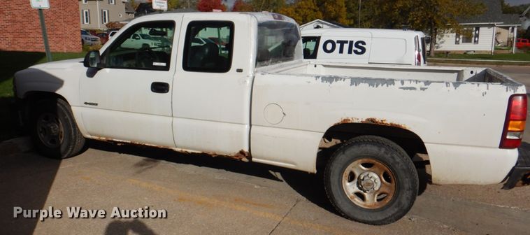 image for item JS9295 2000 Chevrolet Silverado 1500  Ext. Cab pickup truck
