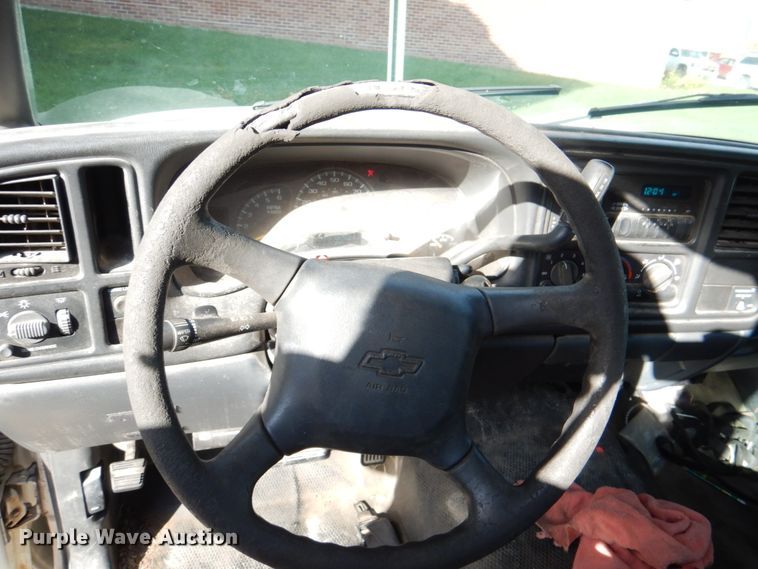 image for item JS9295 2000 Chevrolet Silverado 1500  Ext. Cab pickup truck