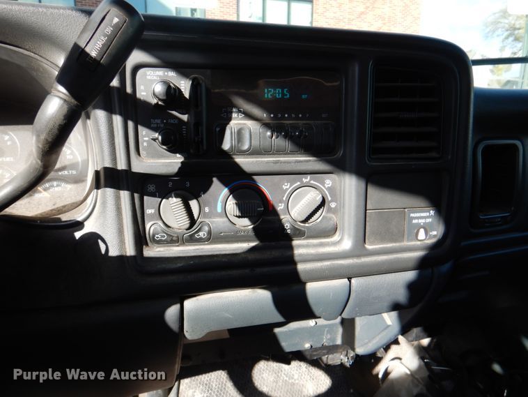 image for item JS9295 2000 Chevrolet Silverado 1500  Ext. Cab pickup truck