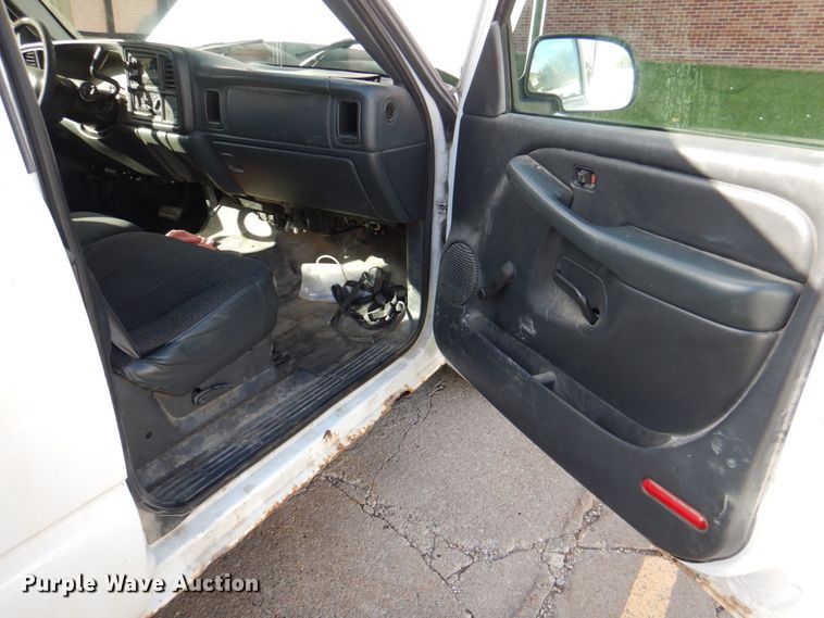 image for item JS9295 2000 Chevrolet Silverado 1500  Ext. Cab pickup truck