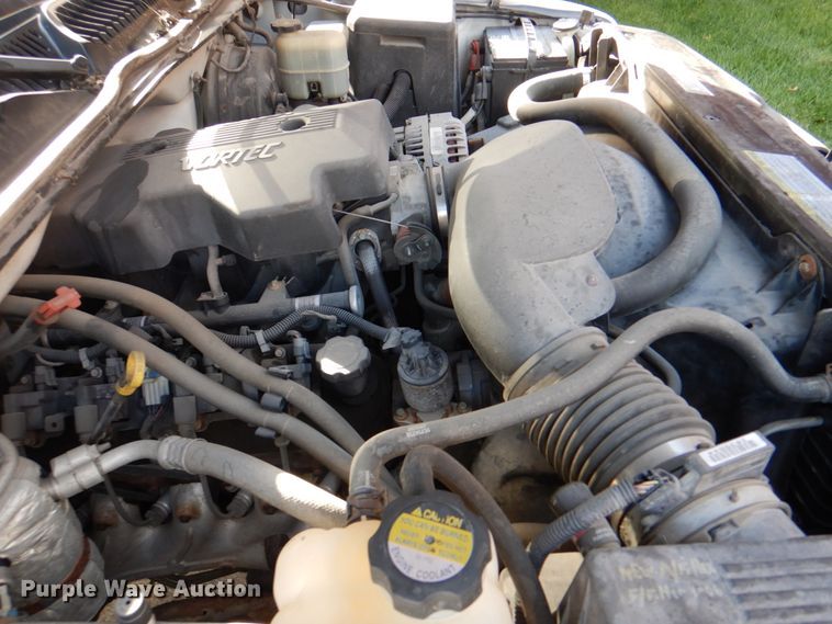 image for item JS9295 2000 Chevrolet Silverado 1500  Ext. Cab pickup truck