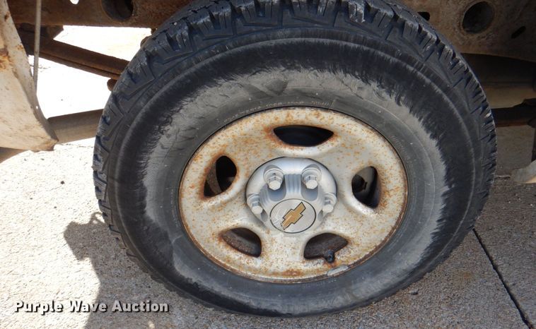 image for item JS9295 2000 Chevrolet Silverado 1500  Ext. Cab pickup truck