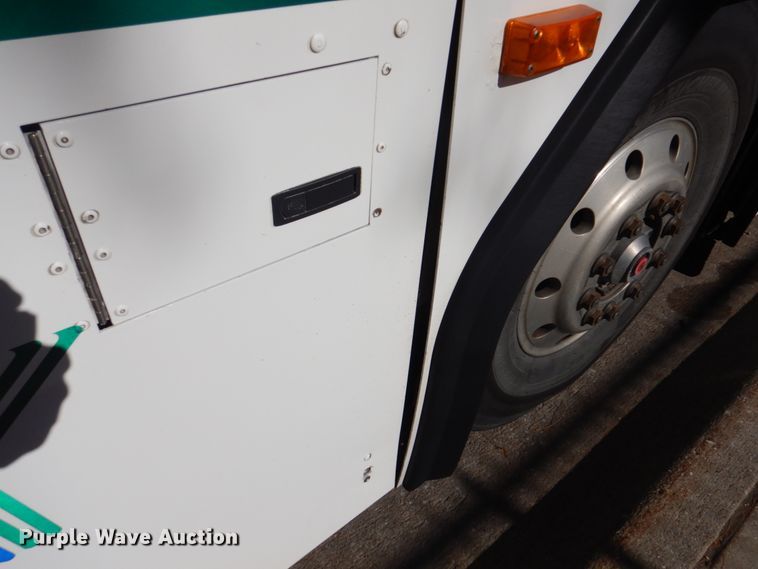 image for item JS9299 2004 Gillig G29B102N4  transit bus