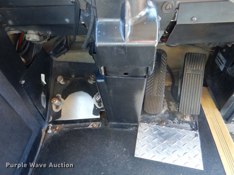 image for item JS9299 2004 Gillig G29B102N4  transit bus