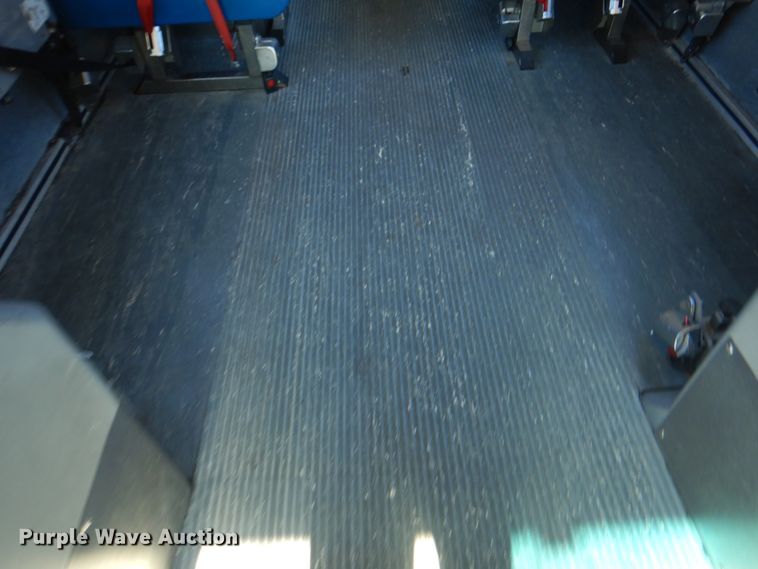 image for item JS9299 2004 Gillig G29B102N4  transit bus