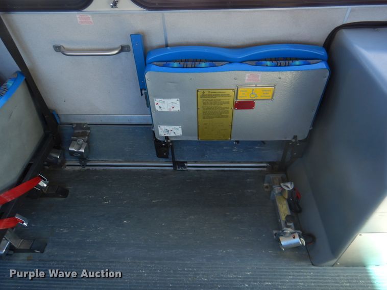 image for item JS9299 2004 Gillig G29B102N4  transit bus