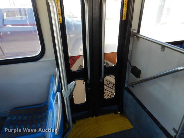 image for item JS9299 2004 Gillig G29B102N4  transit bus