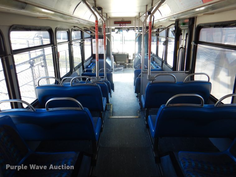 image for item JS9299 2004 Gillig G29B102N4  transit bus