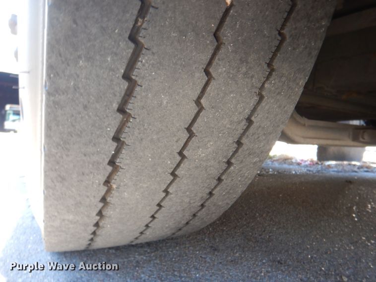 image for item JS9299 2004 Gillig G29B102N4  transit bus