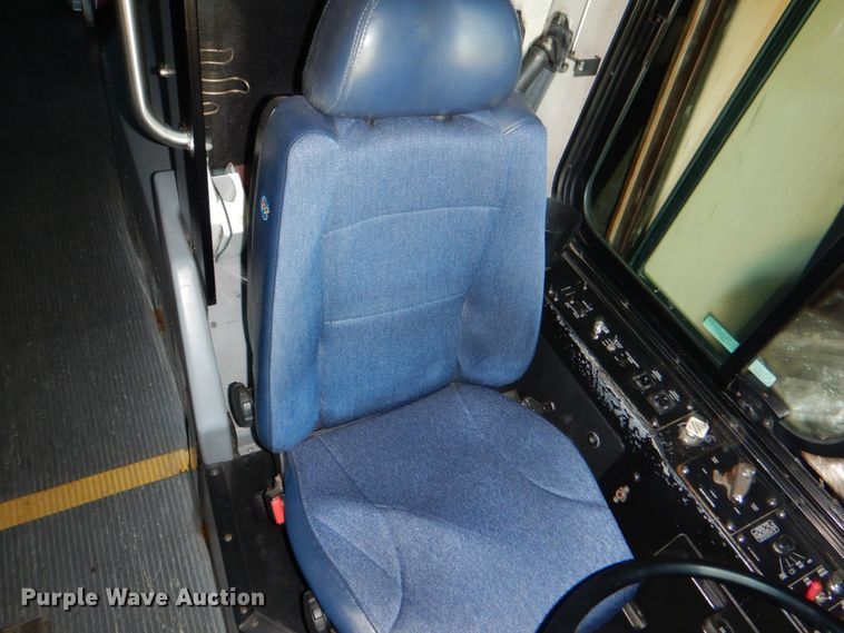 image for item JS9301 2004 Gillig G29B102N4  transit bus