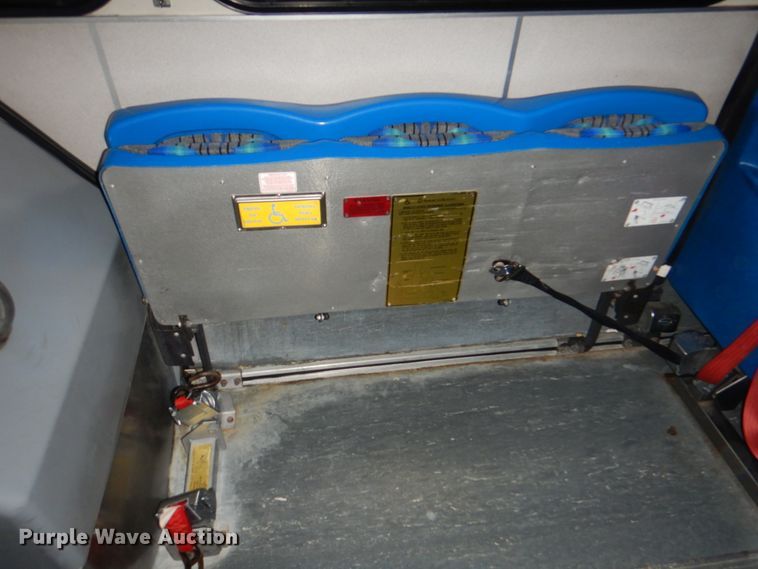 image for item JS9301 2004 Gillig G29B102N4  transit bus