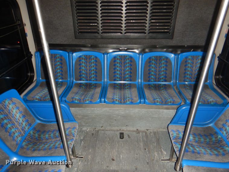 image for item JS9301 2004 Gillig G29B102N4  transit bus