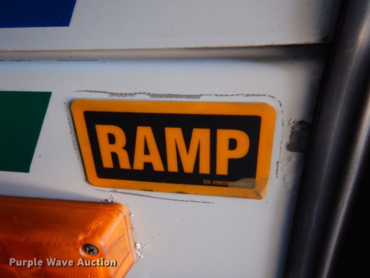 image for item JS9301 2004 Gillig G29B102N4  transit bus