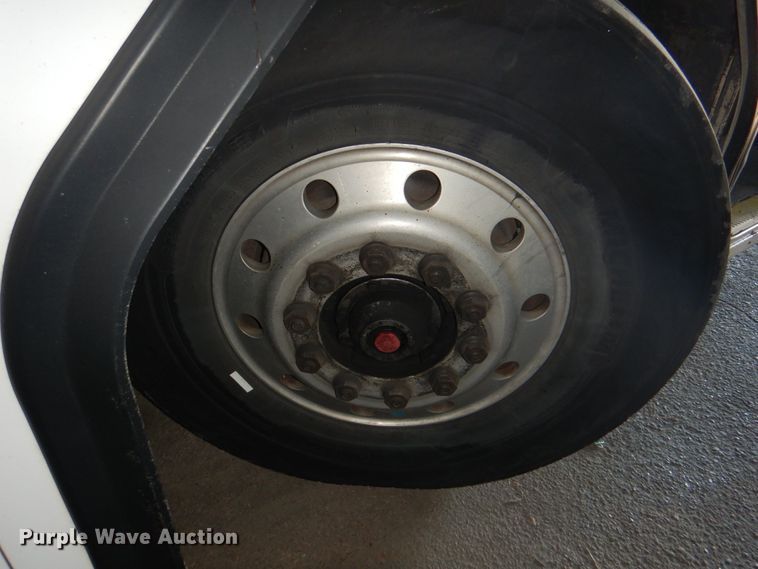 image for item JS9301 2004 Gillig G29B102N4  transit bus