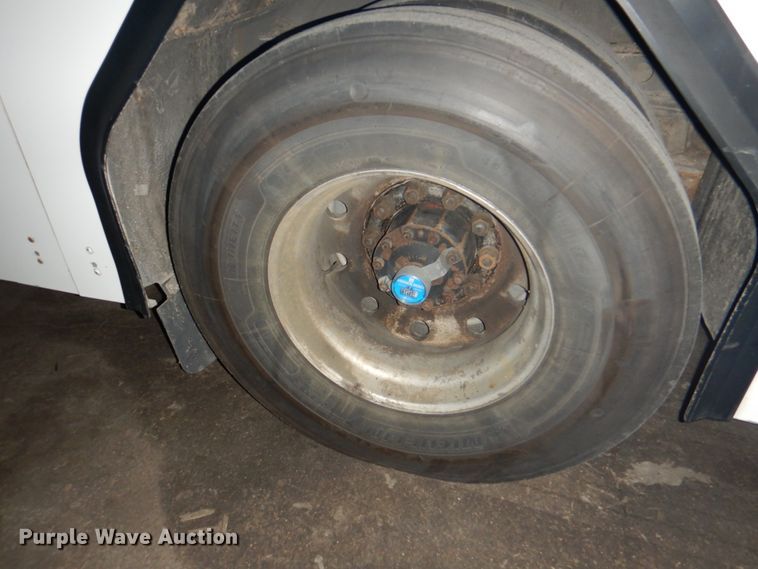 image for item JS9301 2004 Gillig G29B102N4  transit bus