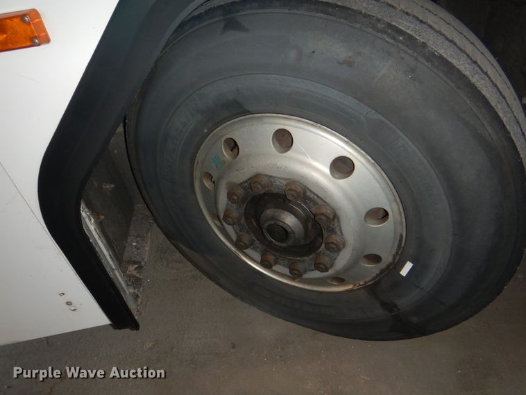 image for item JS9301 2004 Gillig G29B102N4  transit bus