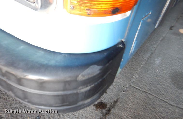 image for item JS9302 2004 Gillig  shuttle bus