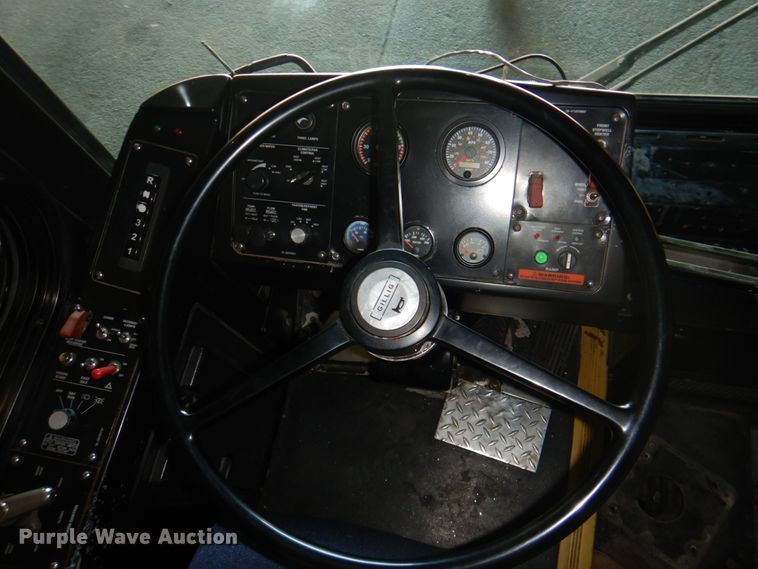 image for item JS9302 2004 Gillig  shuttle bus