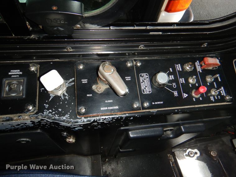 image for item JS9302 2004 Gillig  shuttle bus