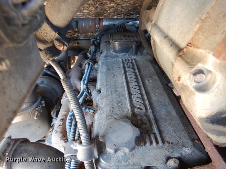 image for item JS9302 2004 Gillig  shuttle bus