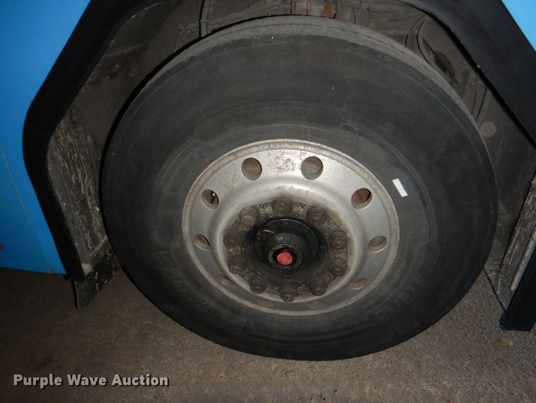 image for item JS9302 2004 Gillig  shuttle bus