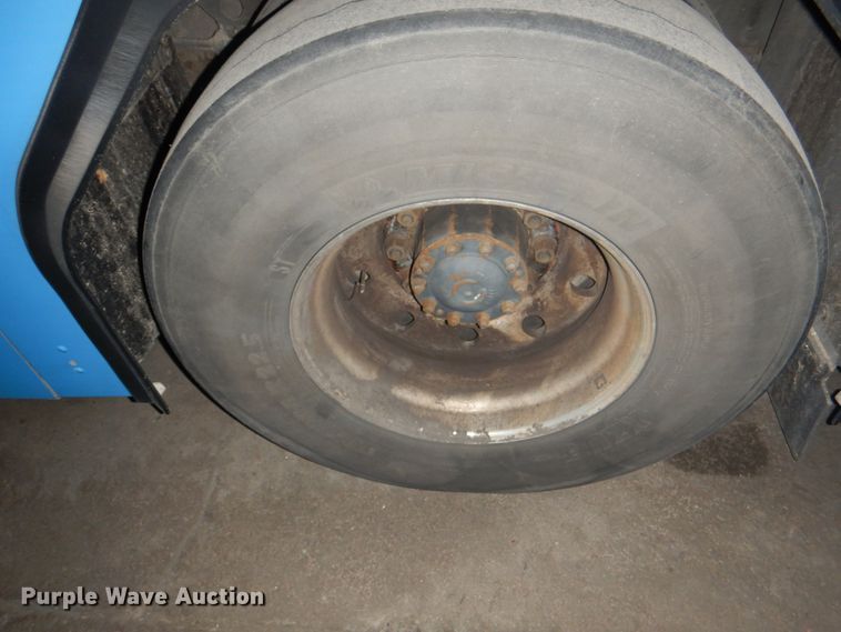 image for item JS9302 2004 Gillig  shuttle bus