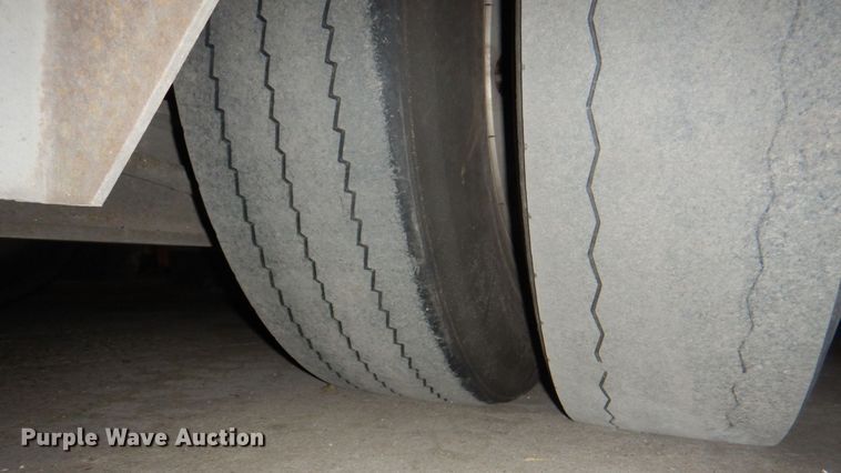 image for item JS9302 2004 Gillig  shuttle bus