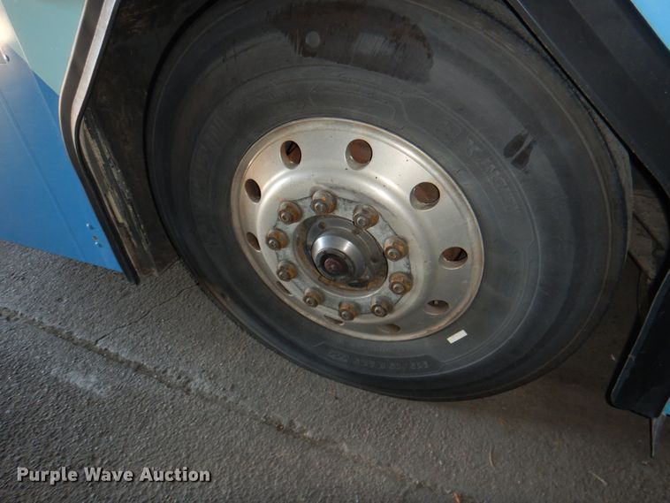 image for item JS9302 2004 Gillig  shuttle bus