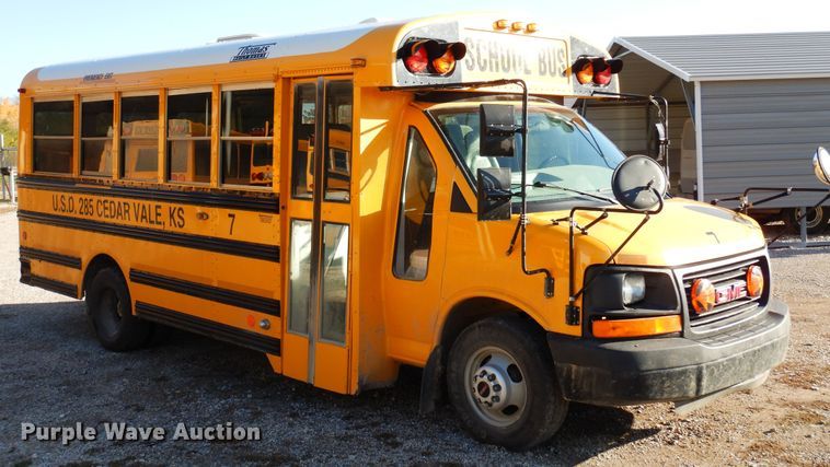 image for item JT9440 2007 GMC Savana G3500  Thomas Minotou school bus