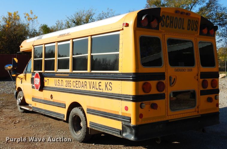 image for item JT9440 2007 GMC Savana G3500  Thomas Minotou school bus