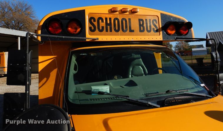 image for item JT9440 2007 GMC Savana G3500  Thomas Minotou school bus