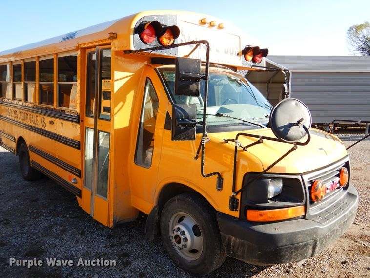image for item JT9440 2007 GMC Savana G3500  Thomas Minotou school bus