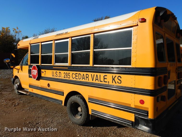 image for item JT9440 2007 GMC Savana G3500  Thomas Minotou school bus