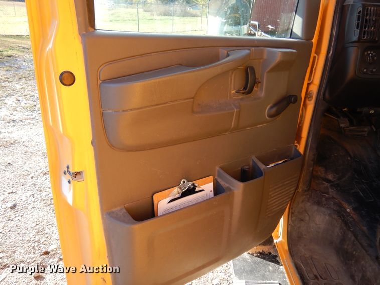 image for item JT9440 2007 GMC Savana G3500  Thomas Minotou school bus