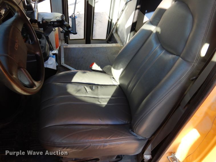 image for item JT9440 2007 GMC Savana G3500  Thomas Minotou school bus