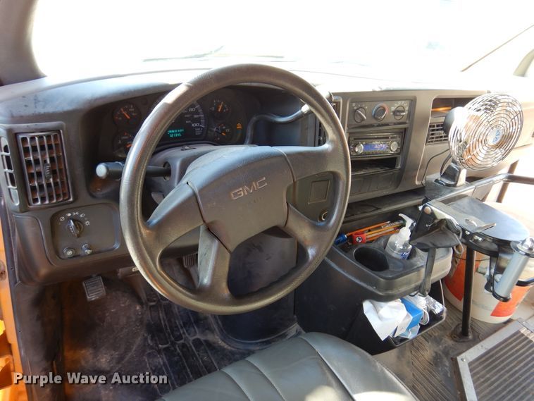 image for item JT9440 2007 GMC Savana G3500  Thomas Minotou school bus