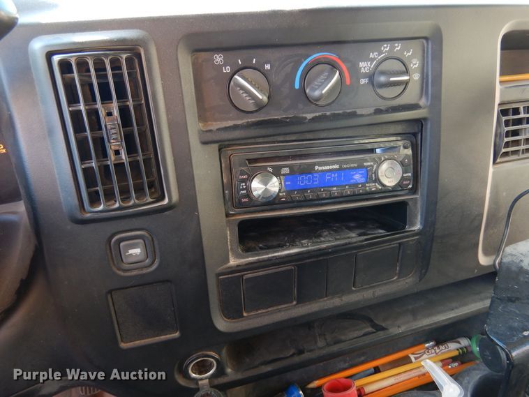 image for item JT9440 2007 GMC Savana G3500  Thomas Minotou school bus