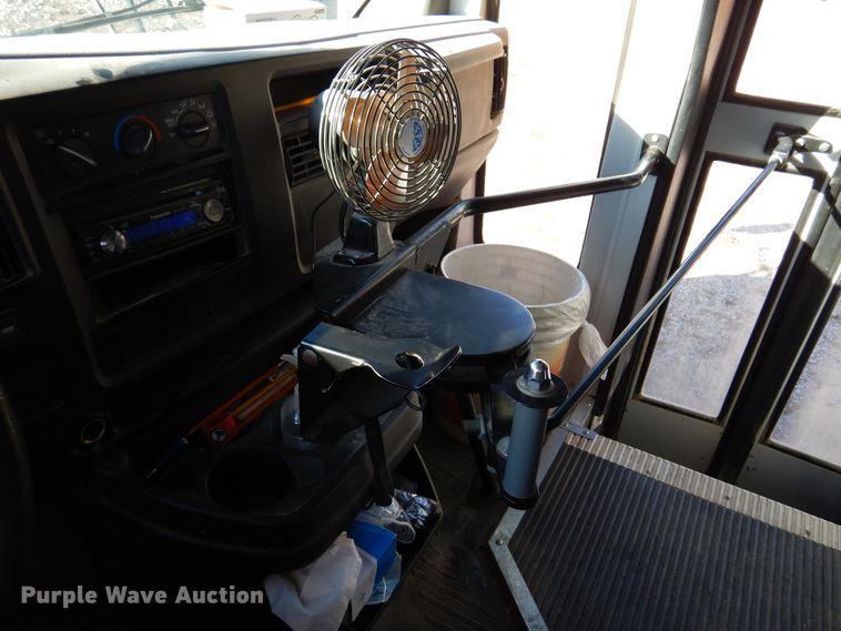 image for item JT9440 2007 GMC Savana G3500  Thomas Minotou school bus