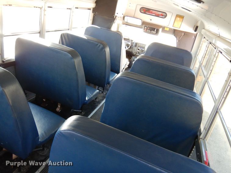 image for item JT9440 2007 GMC Savana G3500  Thomas Minotou school bus