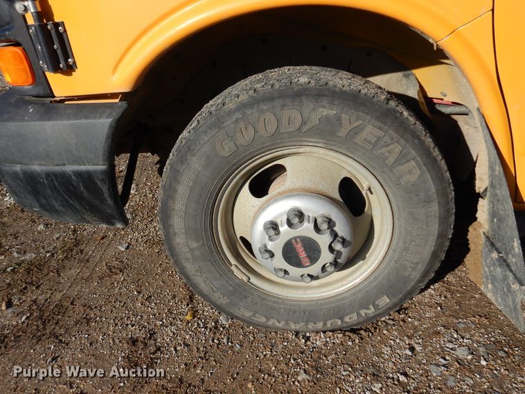 image for item JT9440 2007 GMC Savana G3500  Thomas Minotou school bus